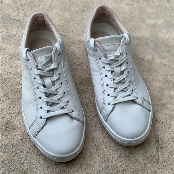 💚Lacoste Off White Leather Straightset Shoe Size 9